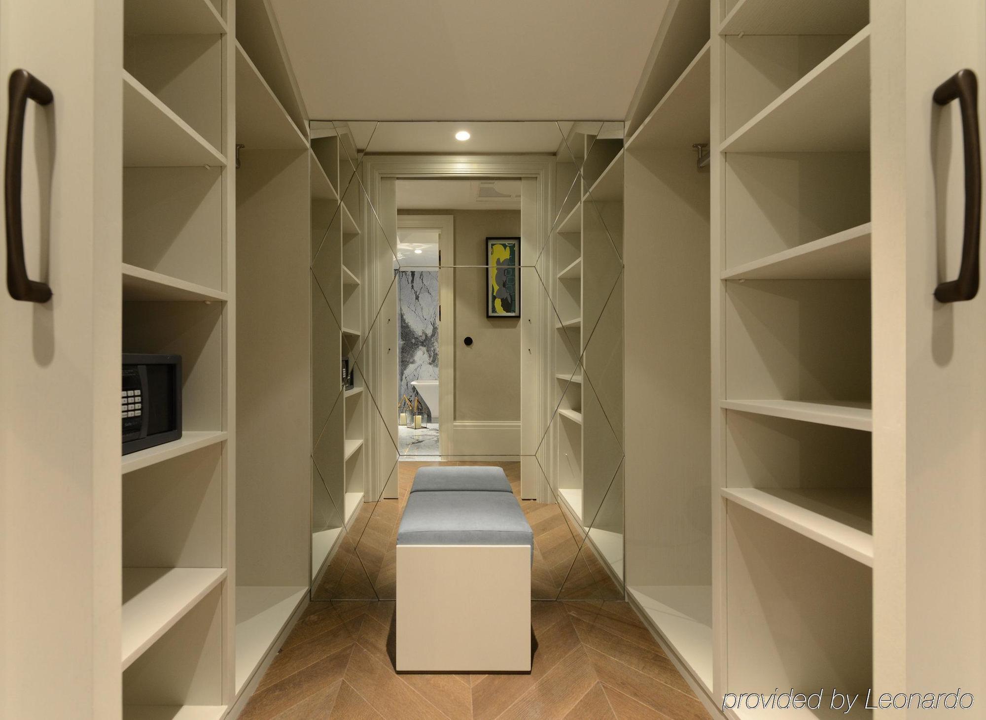 10 Karakoy Istanbul Hotel Bagian luar foto A walk-in closet